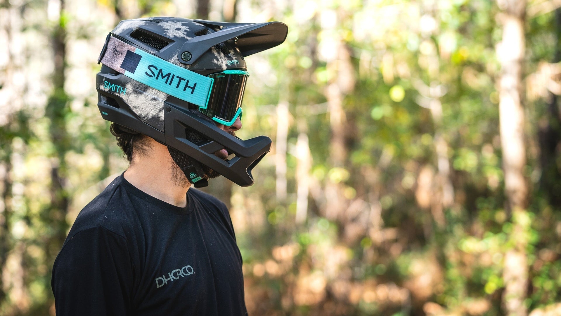 bike helmet versus hybrid helemt Smart preg carbon and fiberglass materials were mixed into the SP1 HYBRID to create a new range of helmets Helmet SP1 HYBRID SCHUBERTH L+