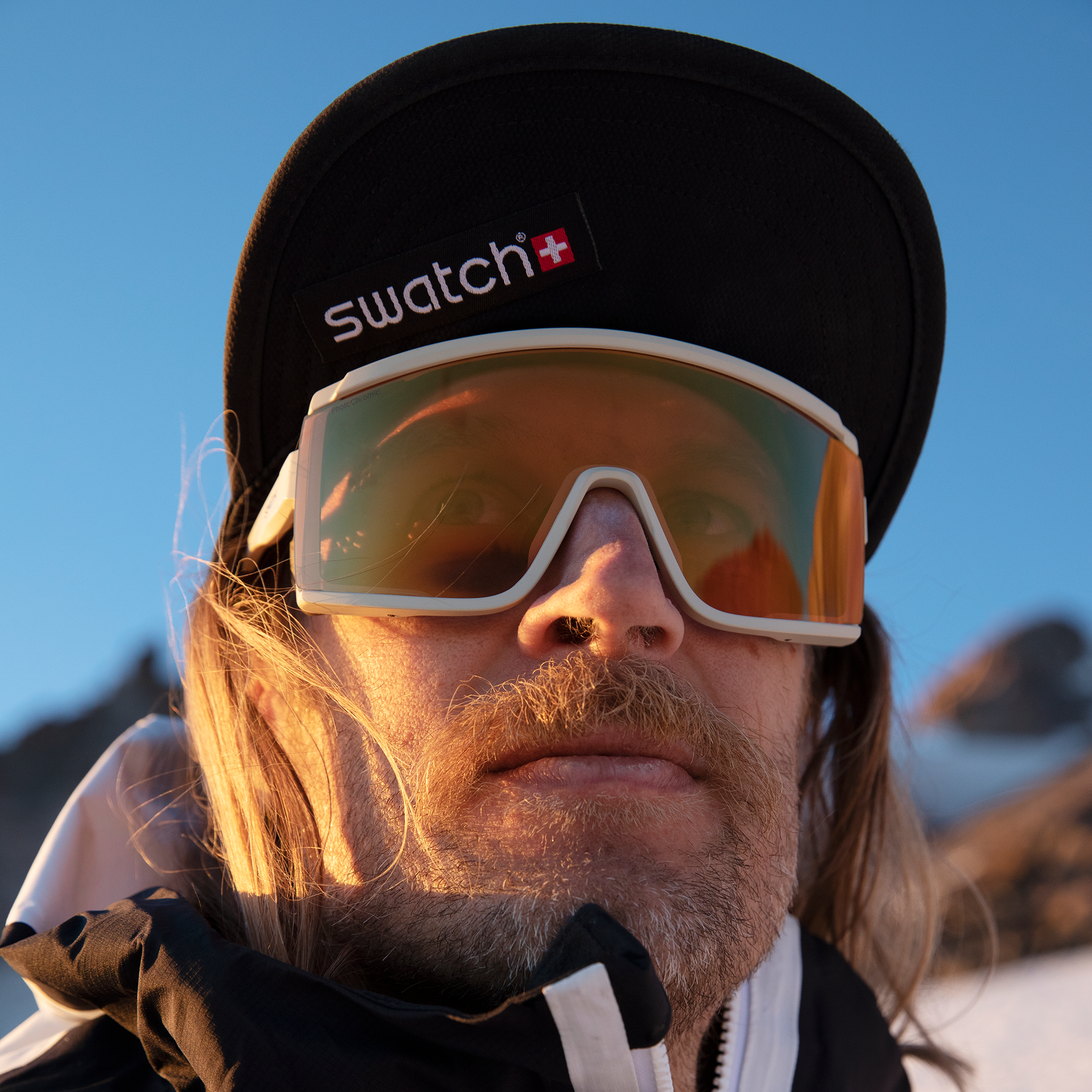 Pursuit, Matte Black | ChromaPop Glacier Photochromic Copper To Gray With Blue Mirror