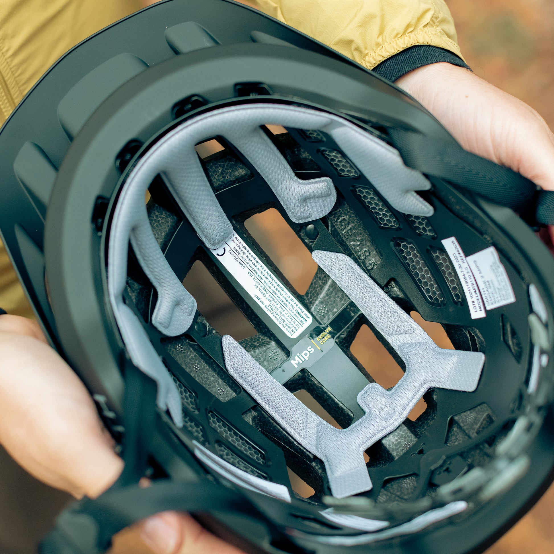 Engage Mips®, Matte Black + S