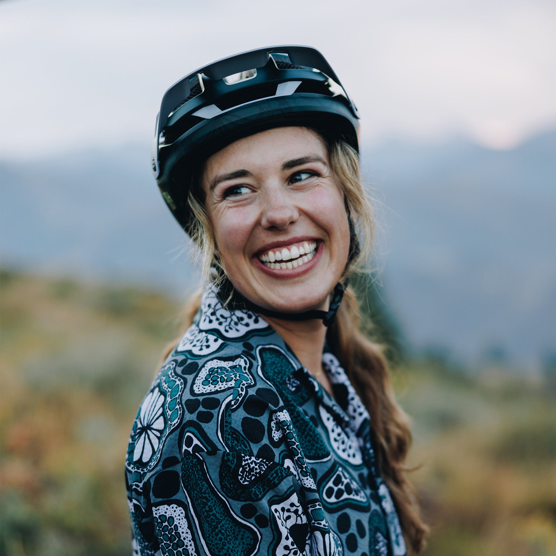 bike helmet woman blue Forefront 3 Mips® - Past Season | Helmet