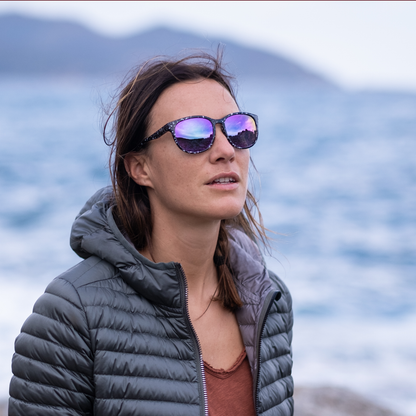 Lake Shasta, Marbre noir | Miroir violet polarisé ChromaPop