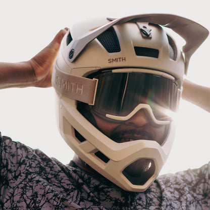 helmet of peerless smithing Persist Mips Matte Cenote and it features an In Smith Mainline Helmet MIPS -